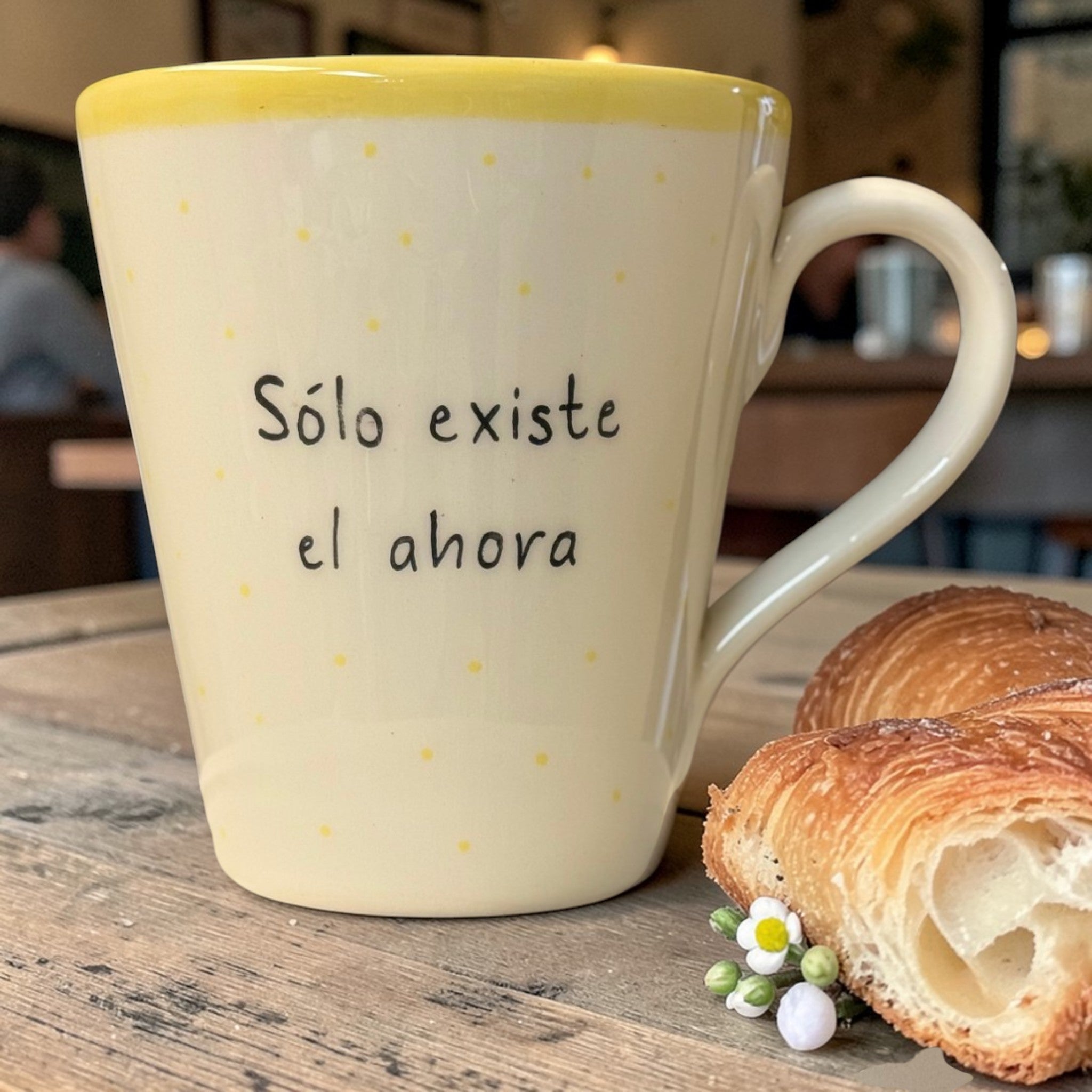 «Solo existe el ahora» . Taza cónica