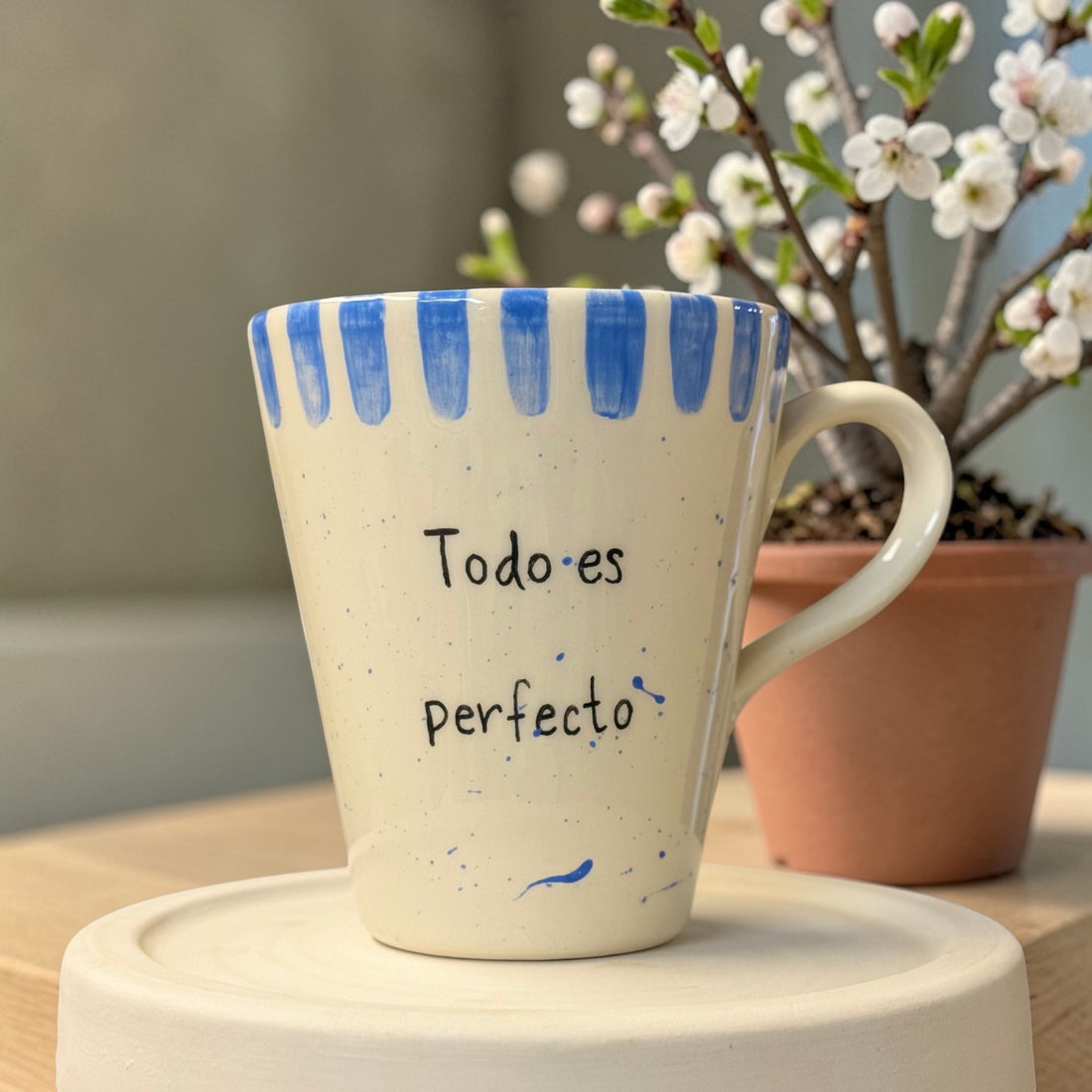 «Todo es perfecto. El amor es el camino» · Taza cónica