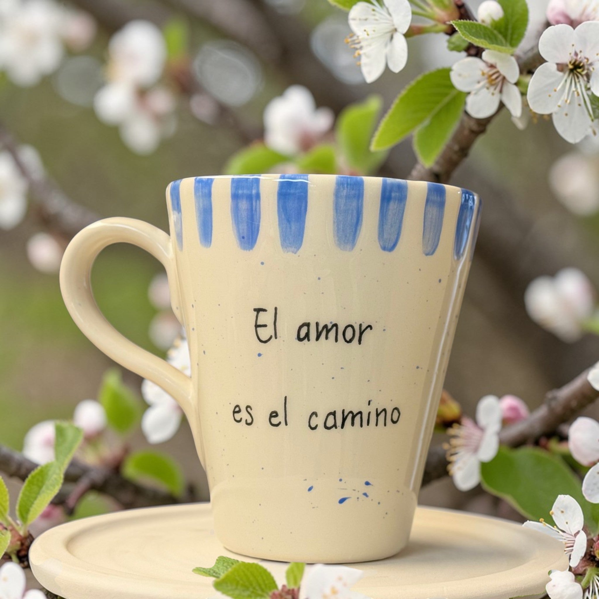 «Todo es perfecto. El amor es el camino» · Taza cónica