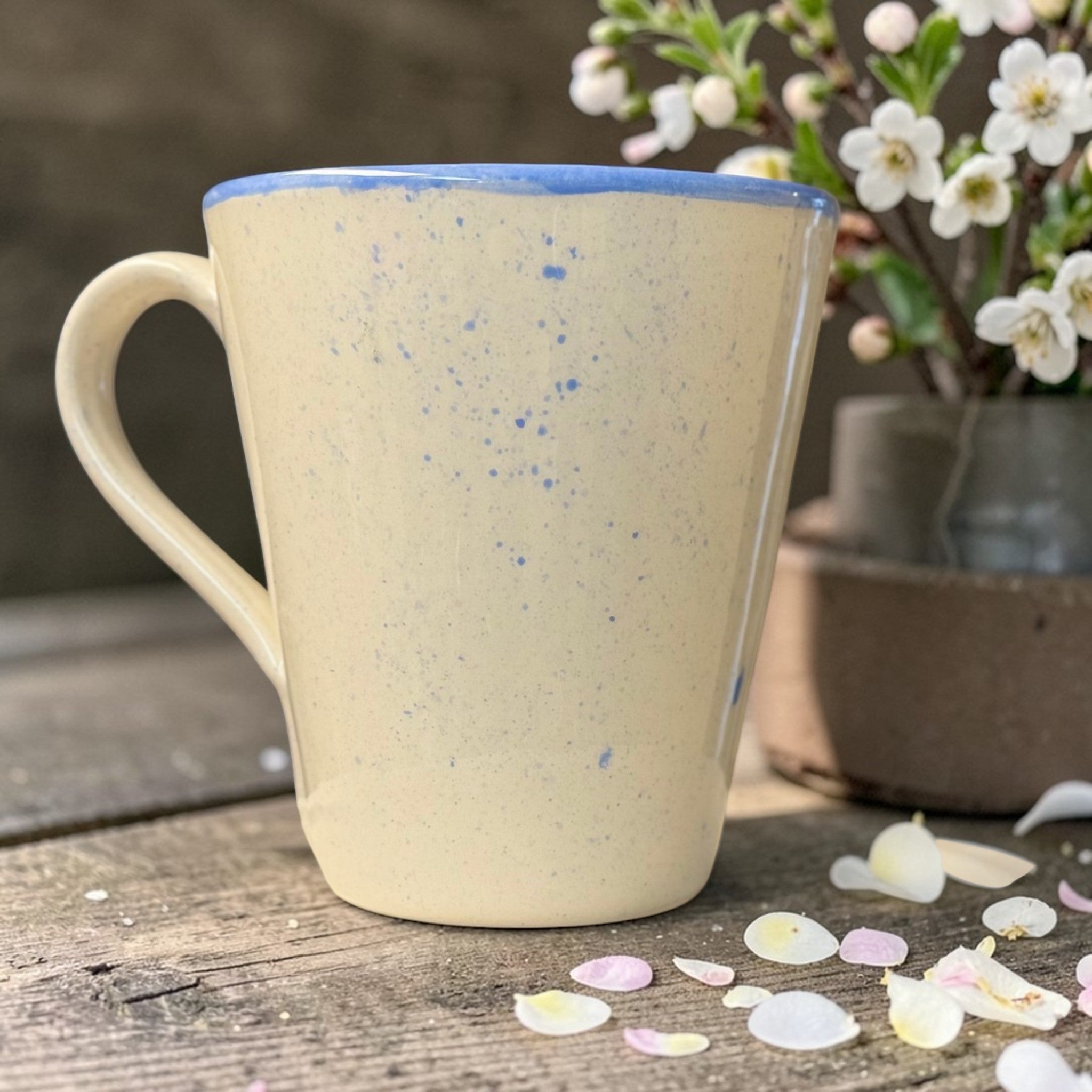 «Todo es perfecto tal y como es» · Taza cónica