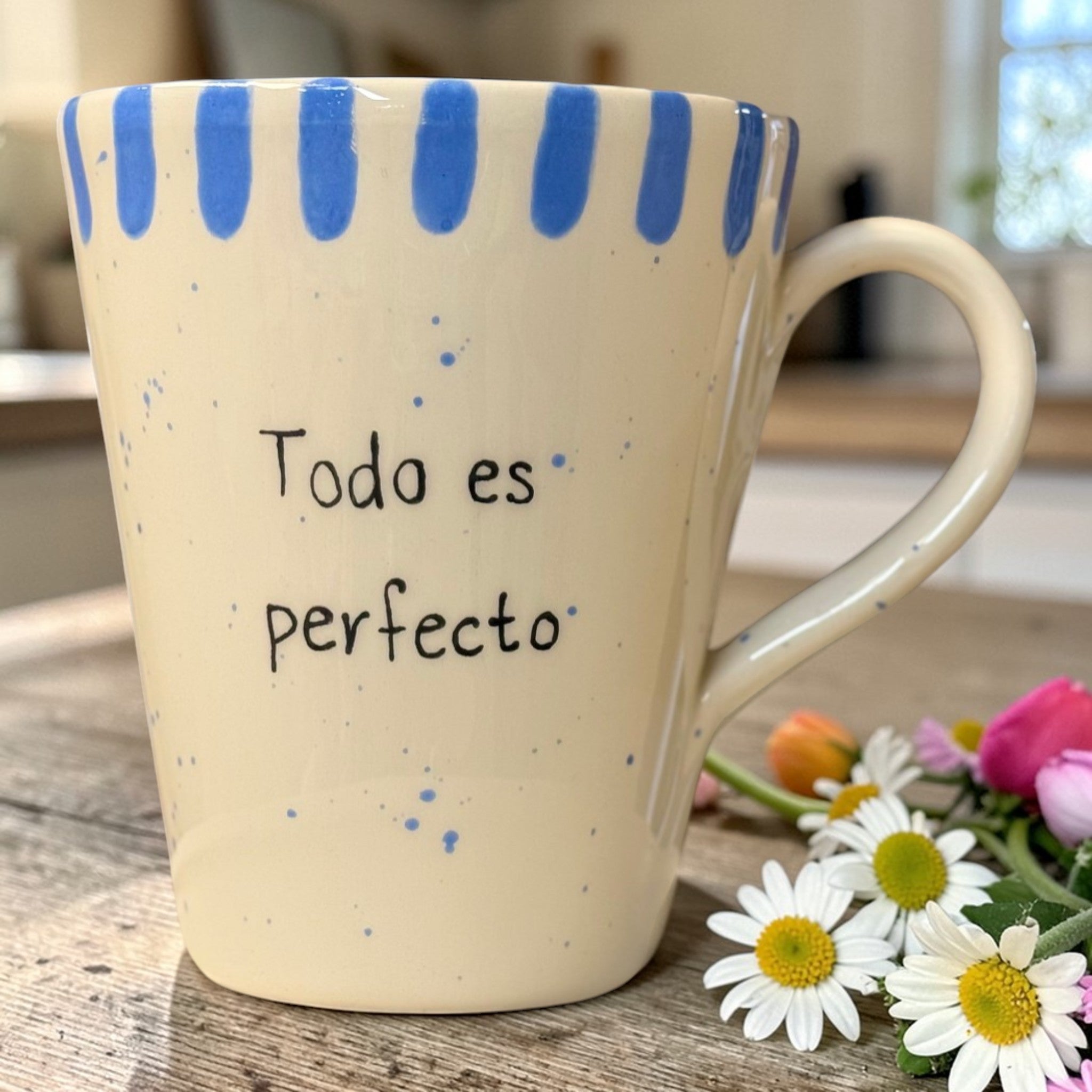 «Todo es perfecto. El amor es el camino» · Taza cónica