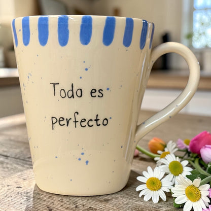 «Alles ist perfekt. Liebe ist der Weg» · Konische Tasse