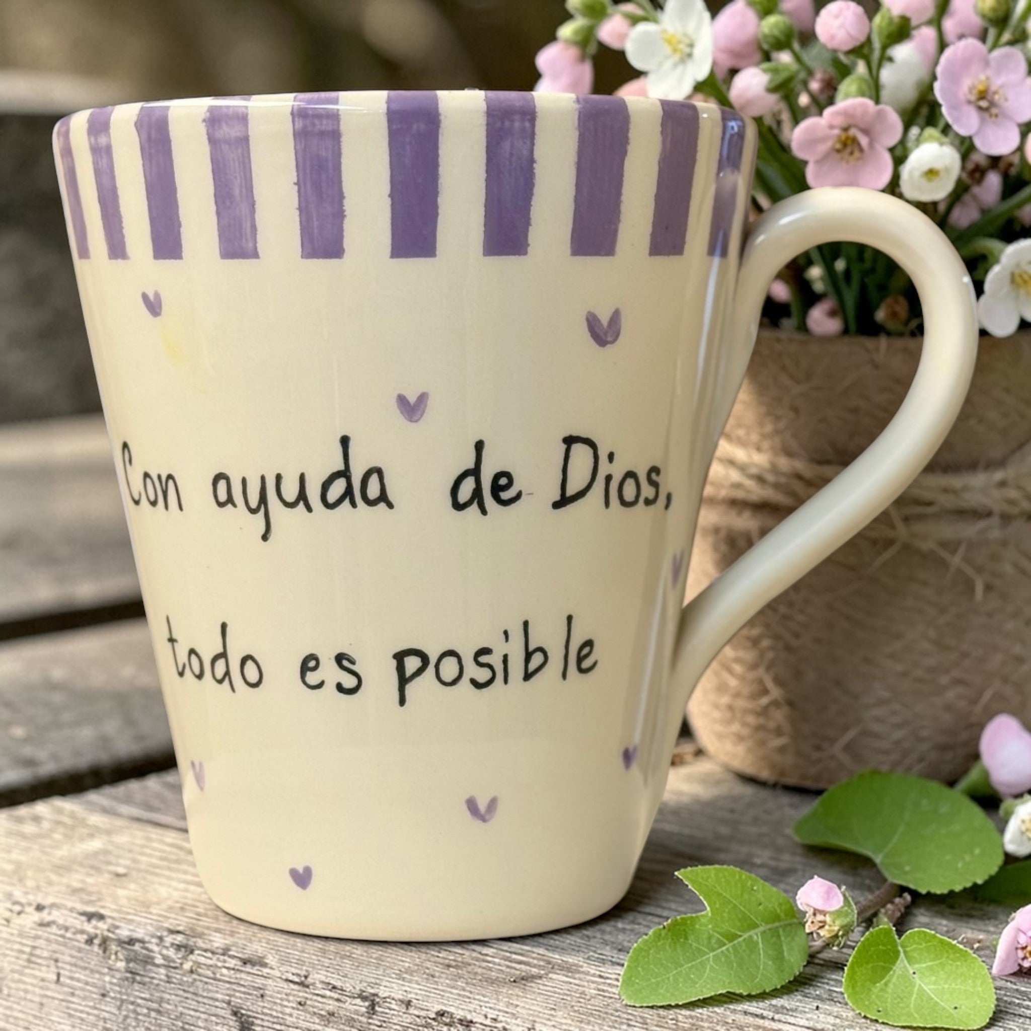 «Con ayuda de Dios, todo es posible» · Taza cónica