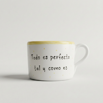 «Todo es perfecto tal y como es» · Taza redonda